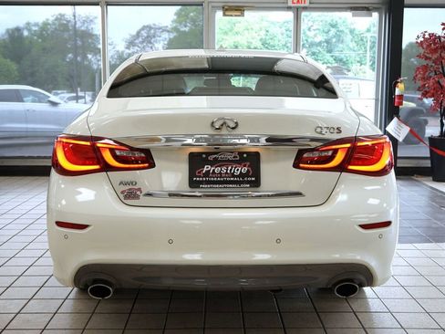 Used 2018 INFINITI Q70 Luxe w/ Sport Package AWD/4WD image 15