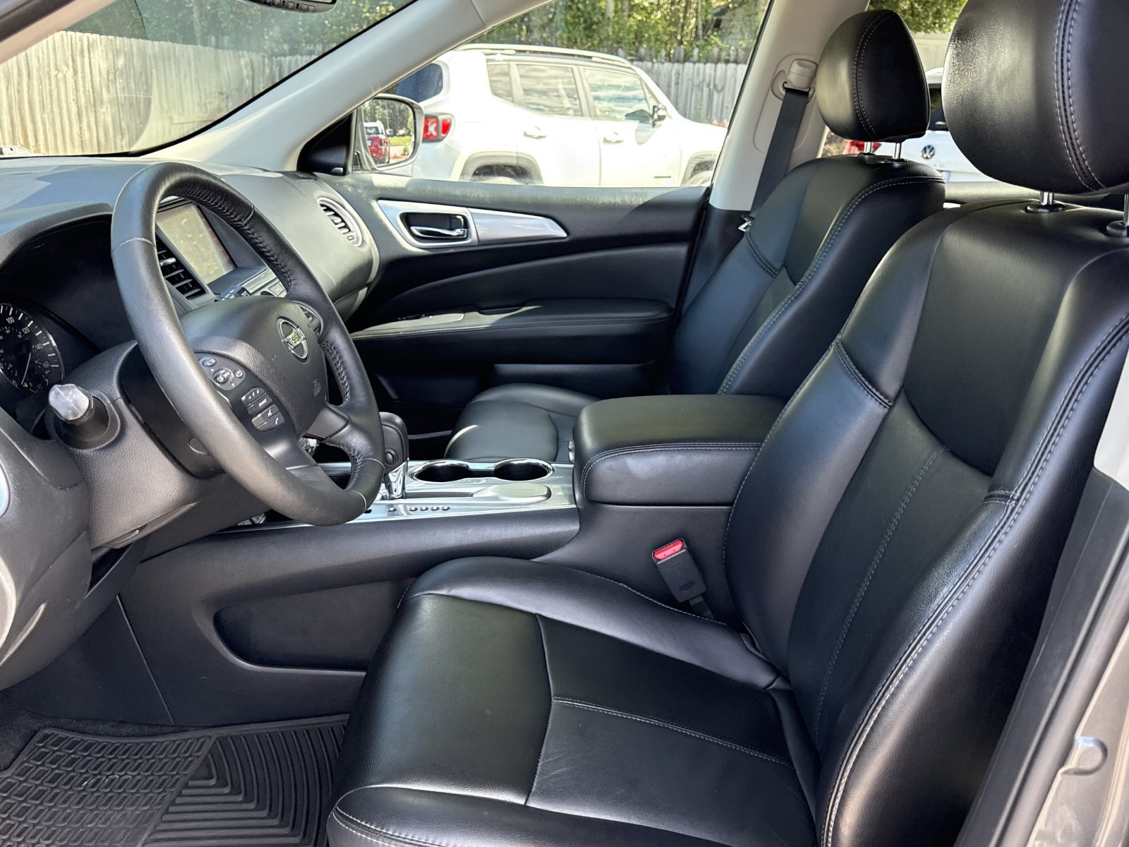 Used 2019 Nissan Pathfinder SL FWD image 9