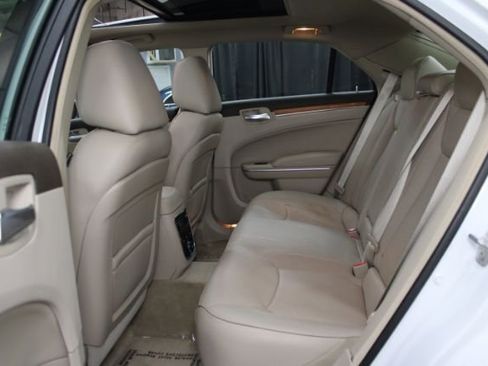 Used 2014 Chrysler 300 C w/ Light Group image 26