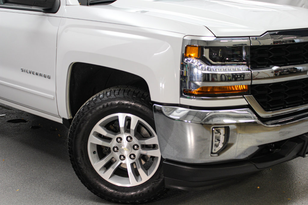 Used 2018 Chevrolet Silverado 1500 LT w/ All Star Edition AWD/4WD image 3