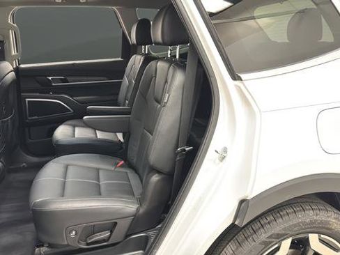 Used 2024 Kia Telluride EX w/ EX Captain's Chair Package AWD/4WD image 21