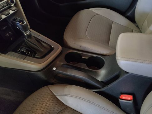 Used 2019 Hyundai Elantra Limited FWD image 26