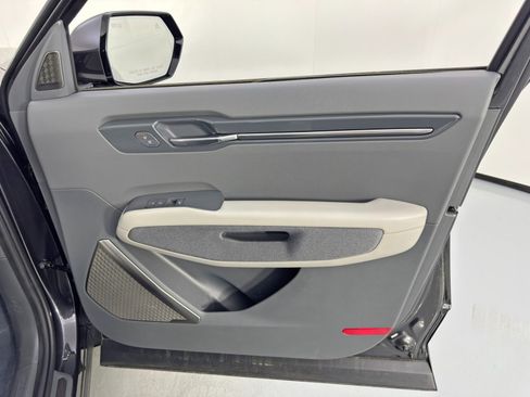 Used 2024 Kia EV9 Land image 49