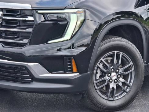 Used 2025 GMC Acadia Elevation FWD image 2