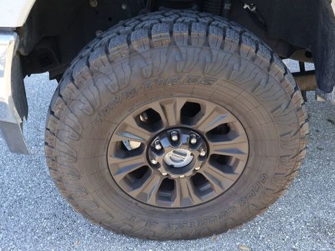 Used 2018 Ford F250 Lariat w/ Lariat Value Package AWD/4WD image 4