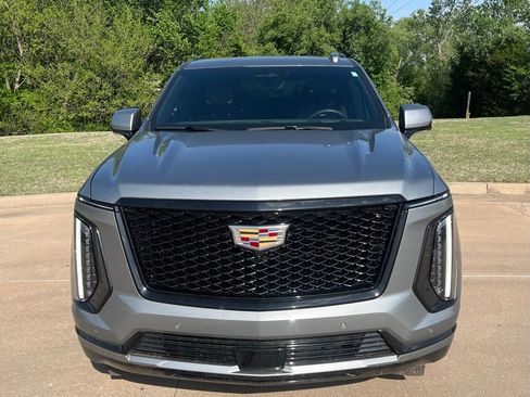 Certified 2025 Cadillac Escalade ESV Sport w/ Touring Package AWD/4WD image 8