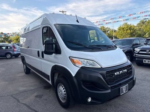 Used 2025 RAM ProMaster 2500 w/ Convenience Group FWD image 3