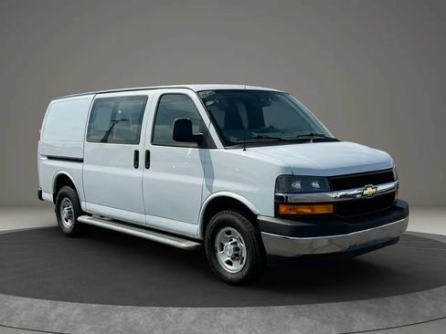 Used 2018 Chevrolet Express 2500 w/ Driver Convenience Package RWD image 8