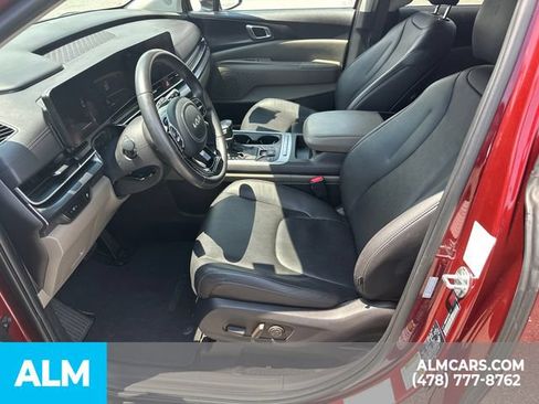 Used 2025 Kia Carnival FWD image 10