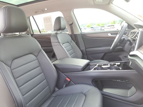 Certified 2024 Volkswagen Atlas SEL AWD/4WD image 10