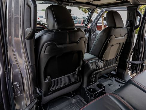 Used 2024 Jeep Gladiator Rubicon AWD/4WD image 34