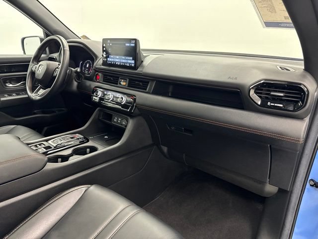 Used 2025 Honda Pilot TrailSport image 34