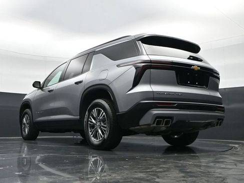 Used 2025 Chevrolet Traverse LT AWD/4WD image 47