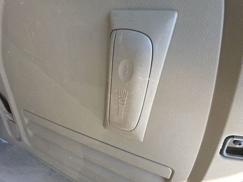 Used 2011 Chrysler Town & Country Limited image 30