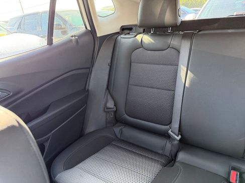 Used 2025 Chevrolet Trax LT image 37