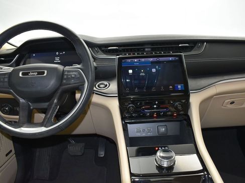 Used 2022 Jeep Grand Cherokee Limited image 19