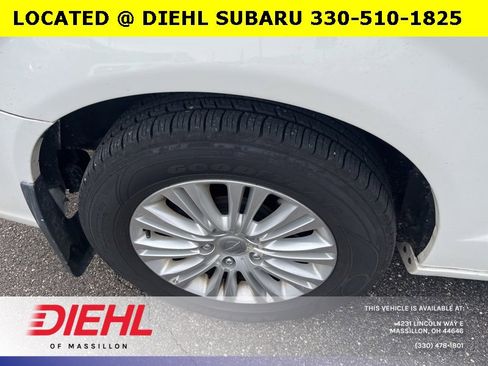 Used 2012 Chrysler Town & Country Limited w/ Luxury Group image 8