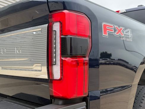 Used 2024 Ford F250 Platinum AWD/4WD image 9