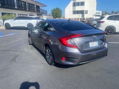 Used 2017 Honda Civic EX image 5