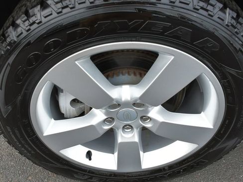 Used 2024 Land Rover Defender 90 X-Dynamic SE image 14