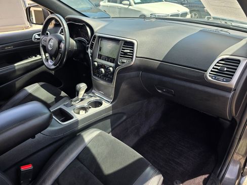 Used 2018 Jeep Grand Cherokee Altitude RWD image 13
