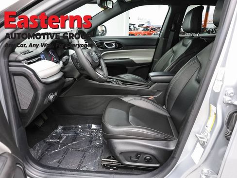 Used 2025 Jeep Compass Limited AWD/4WD image 14