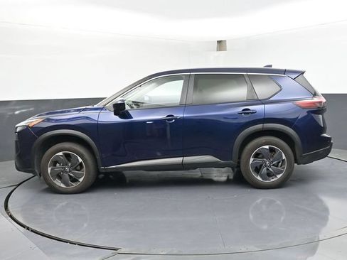 Used 2024 Nissan Rogue SV FWD image 4