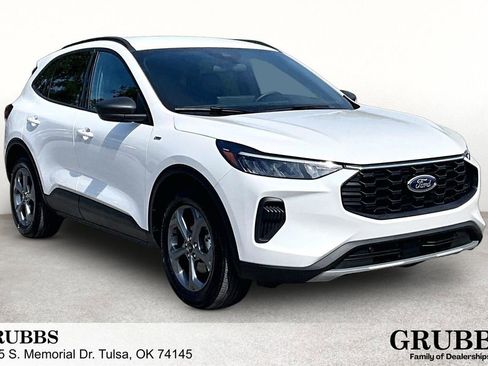 Used 2025 Ford Escape ST-Line w/ Tech Pack #1 FWD image 1