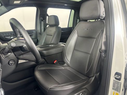 Used 2024 GMC Yukon XL Denali AWD/4WD image 14