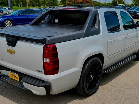 Used 2011 Chevrolet Avalanche LS RWD image 9