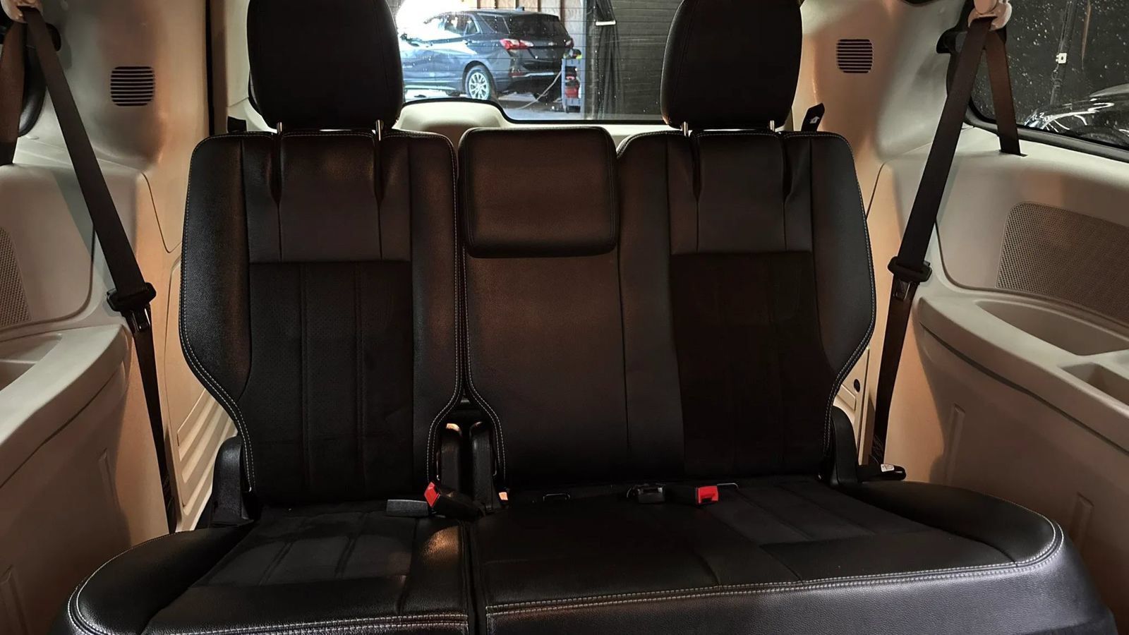 Used 2018 Dodge Grand Caravan SXT FWD image 11