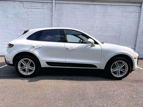 Certified 2023 Porsche Macan AWD/4WD image 6