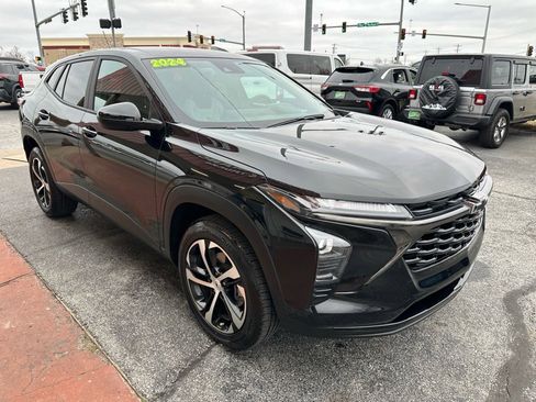 Used 2024 Chevrolet Trax RS image 3