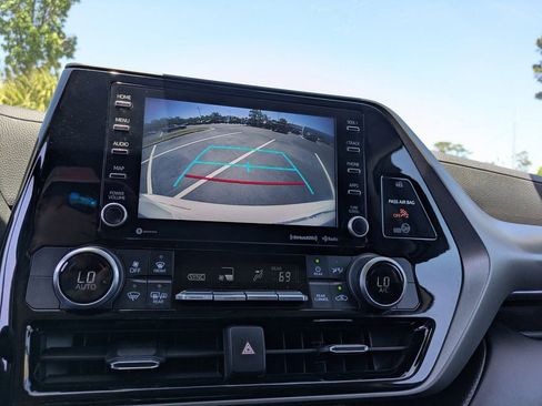 Used 2022 Toyota Highlander LE image 23