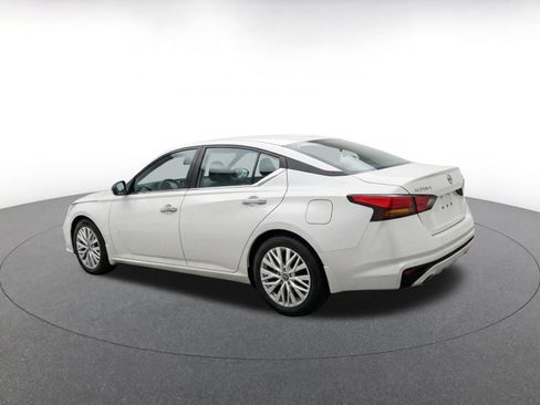 Used 2025 Nissan Altima 2.5 SV FWD image 6