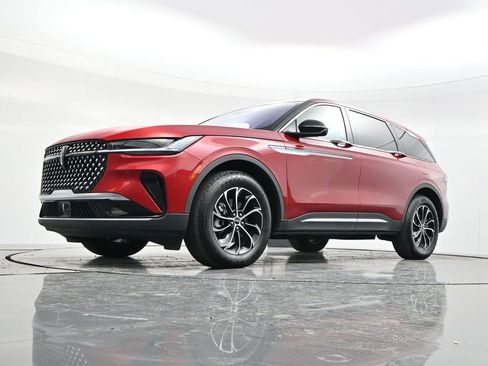 Used 2025 Lincoln Nautilus Premier image 45