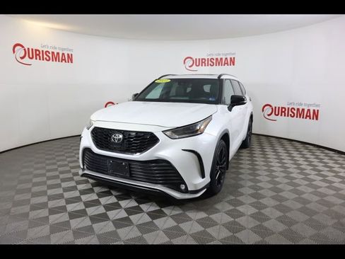Used 2023 Toyota Highlander XSE image 2
