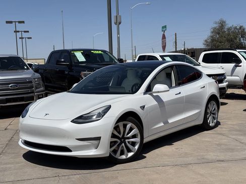 Used 2020 Tesla Model 3 Standard Range Plus RWD image 1