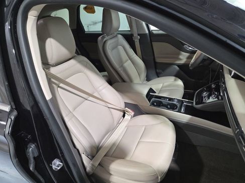 Used 2021 Lincoln Corsair AWD image 3