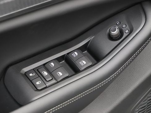 New 2025 Jeep Grand Cherokee Altitude image 16