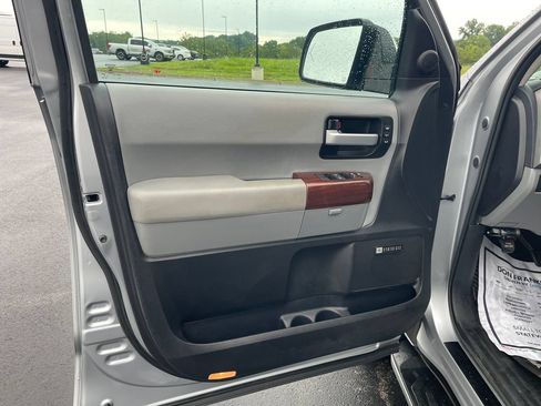 Used 2016 Toyota Sequoia Platinum AWD/4WD image 12