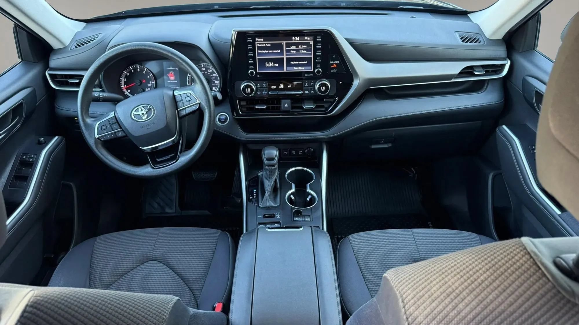 Used 2020 Toyota Highlander L AWD/4WD image 28