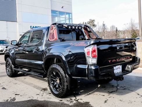 Used 2020 Toyota Tacoma TRD Sport image 11