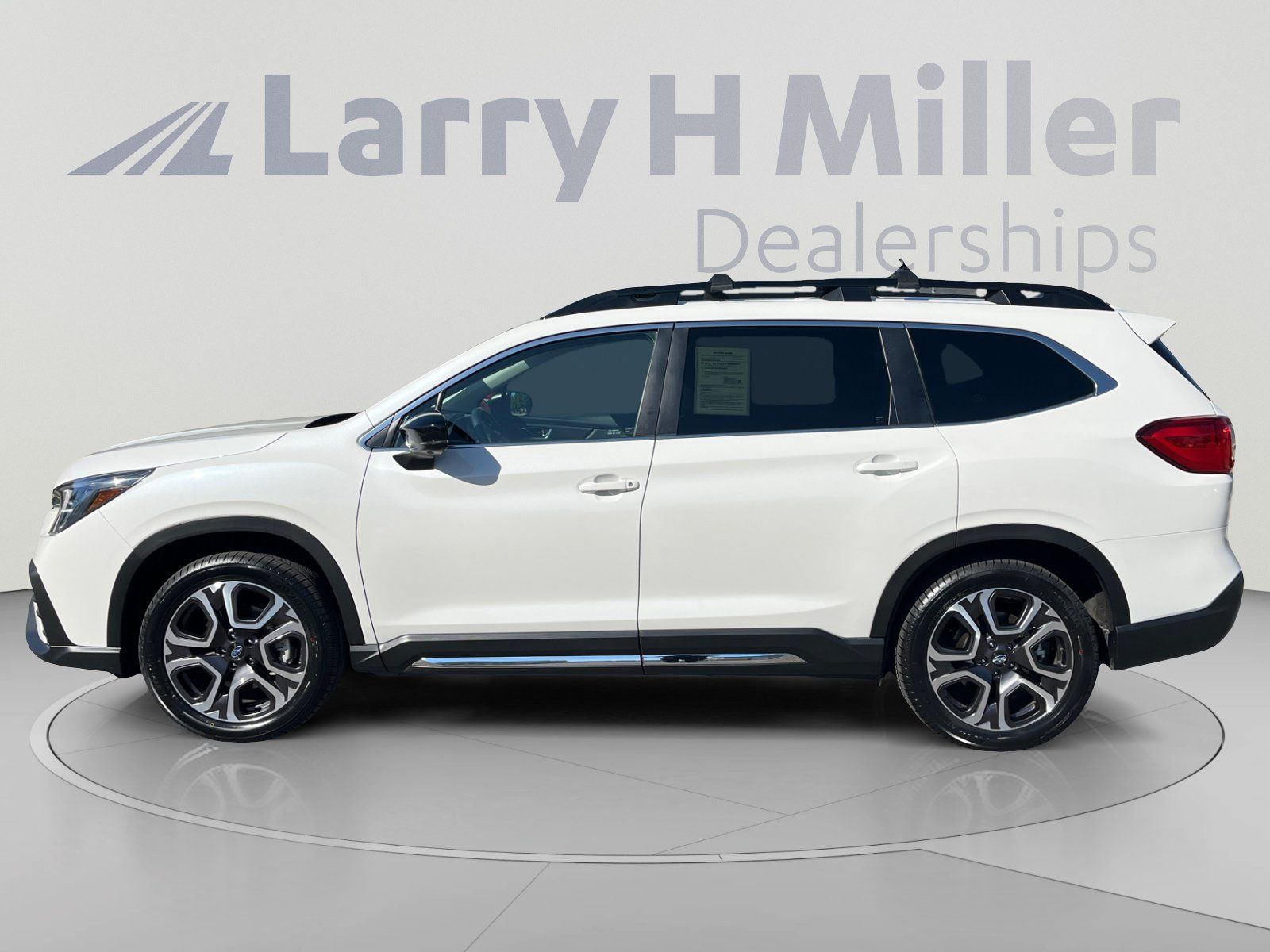 Used 2025 Subaru Ascent Limited AWD/4WD image 2