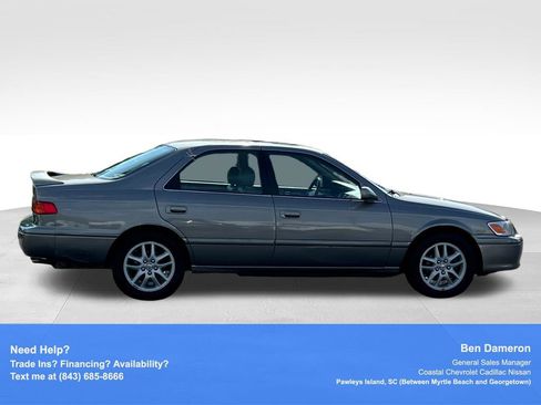 Used 2000 Toyota Camry XLE w/ Value Pkg 2 FWD image 4