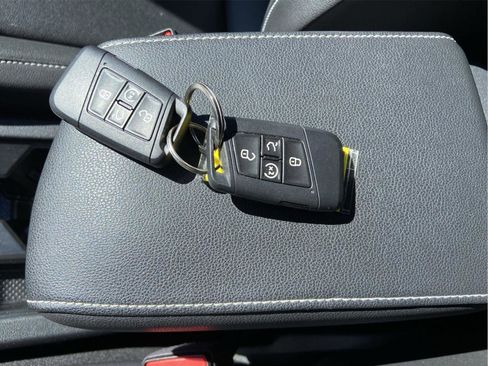 Used 2023 Volkswagen Tiguan SE image 28