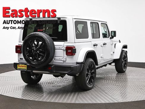 Used 2025 Jeep Wrangler Unlimited Sahara w/ Safety Group image 5