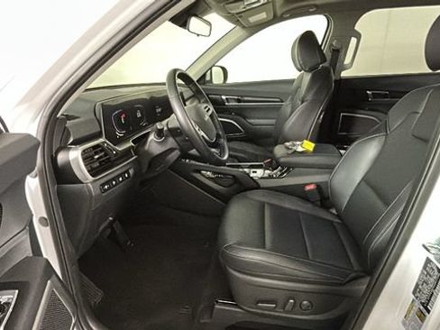 Used 2025 Kia Telluride S FWD image 11
