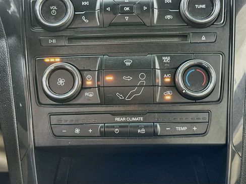 Used 2016 Ford Explorer XLT FWD image 18