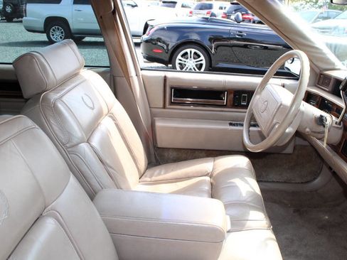 Used 1990 Cadillac De Ville Sedan image 11